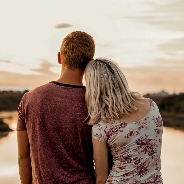 Sécurité lors des rencontres en ligne : conseils essentiels pour naviguer en toute confiance