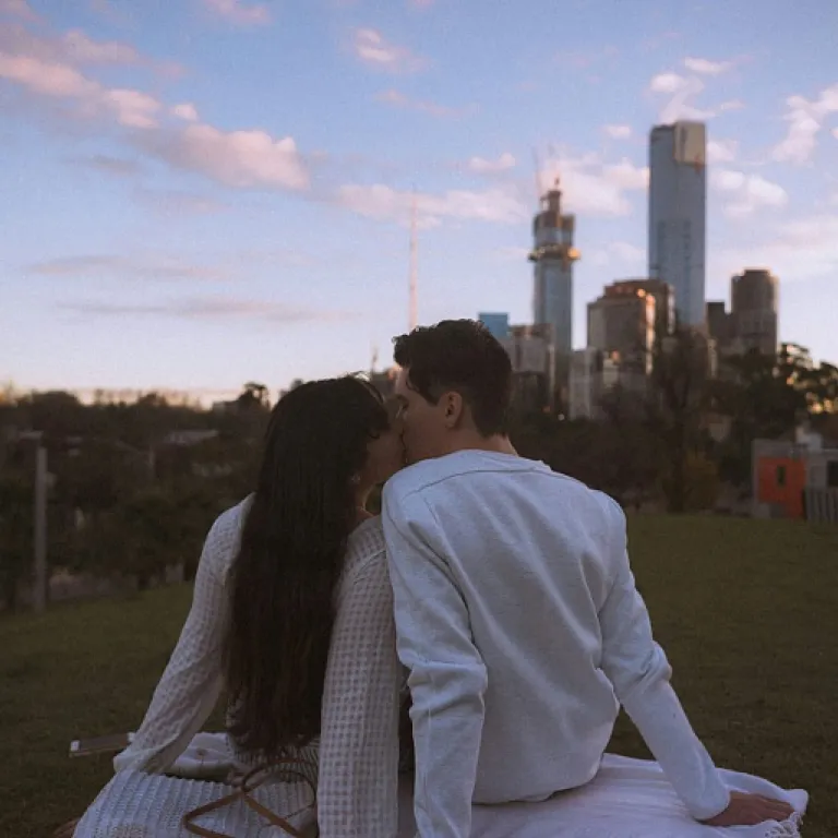 Comment réussir son premier message et engager la conversation lors d'une rencontre